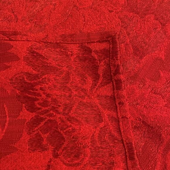 Table Linen Elegant Tapestry Print Rich Red 56” x100” - Picture 8 of 8
